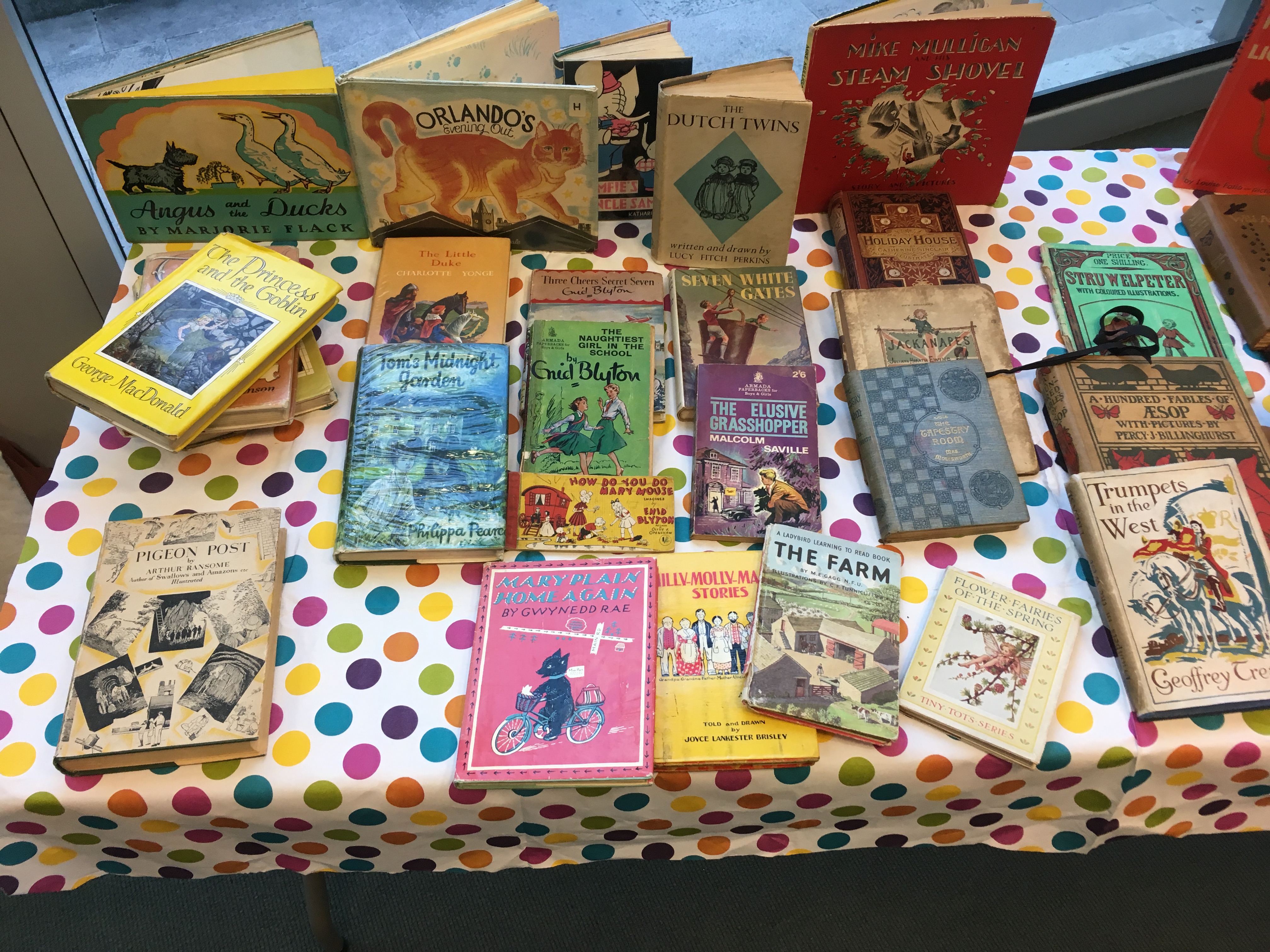 Pic of book display left